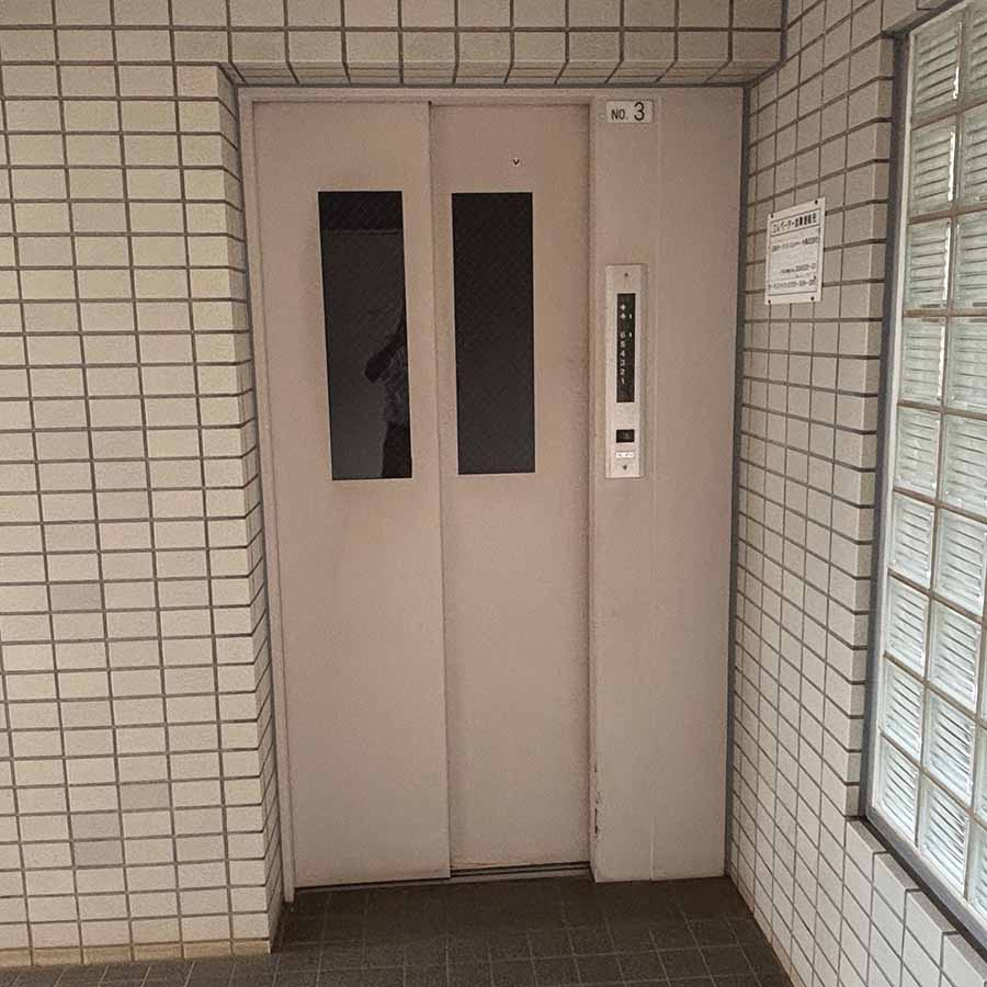 サクラパーク大久保のエレベータ